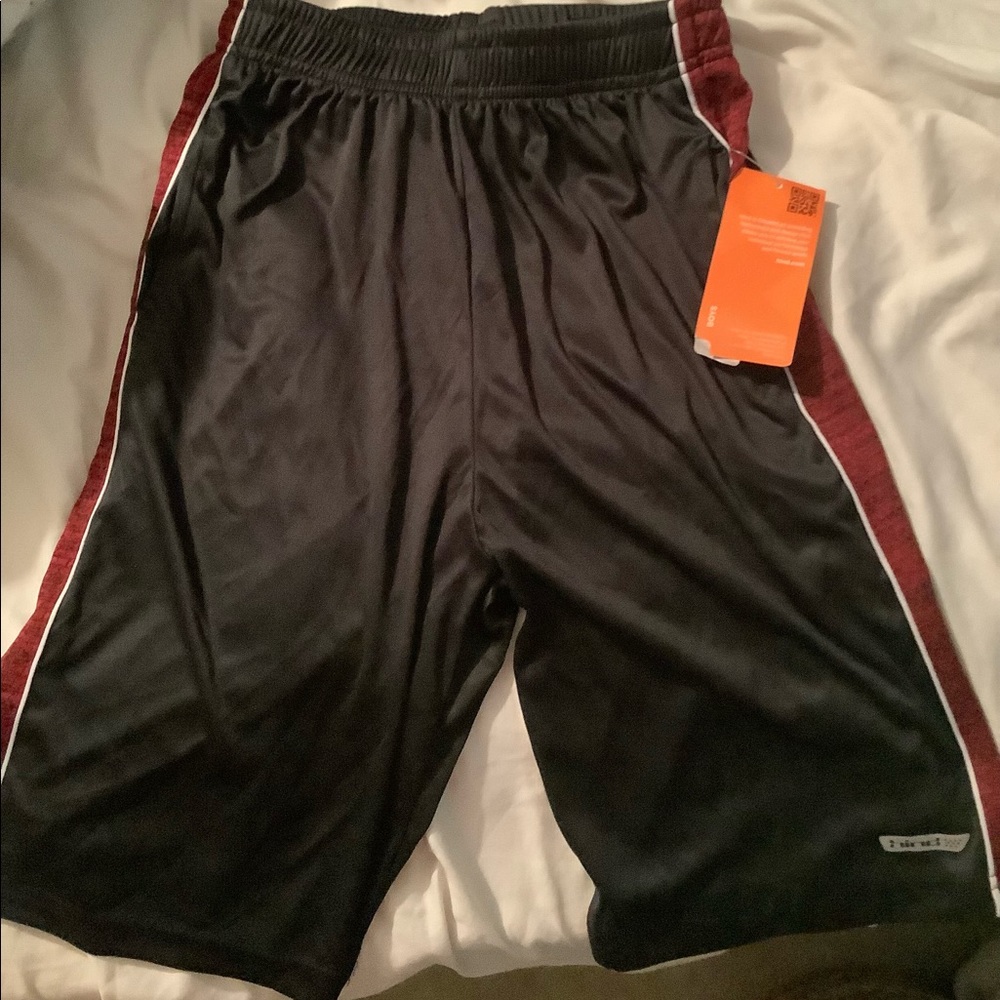 Hind big boys’ pull on shorts, size XL (18/20), black with maroon stripe
